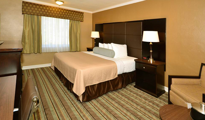 King Suite of Best Western Carmel's Town House Lodge Hotel