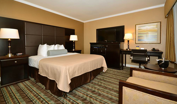 Queen Room in Best Western Carmel's Town House Lodge Hotel