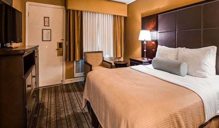 Queen Room in Best Western Carmel's Town House Lodge Hotel